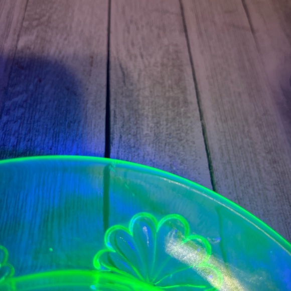 Vtg Uranium Glass Lidded Cheese Tray - Candy Dish - Picture 5 of 9